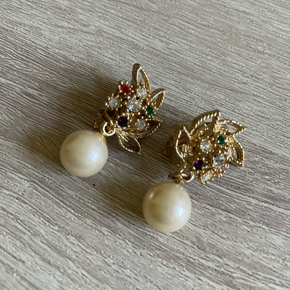 Earrings - clips on earrings